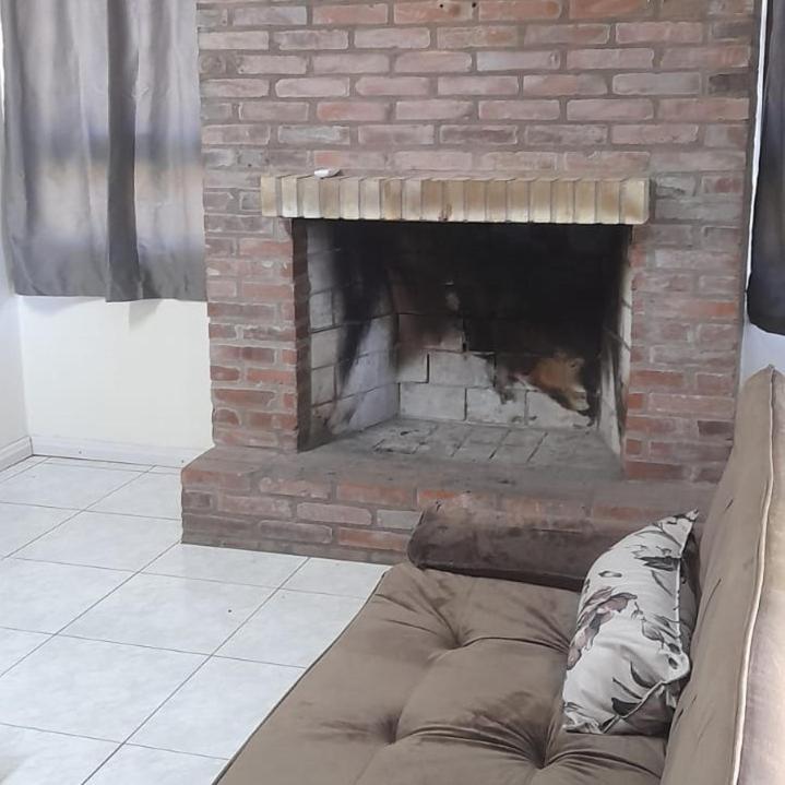 Casa Ampla Com Lareira E Churrasqueira 卡内拉 外观 照片