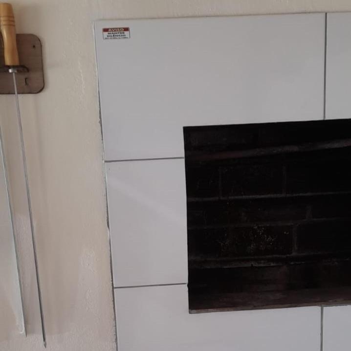 Casa Ampla Com Lareira E Churrasqueira 卡内拉 外观 照片