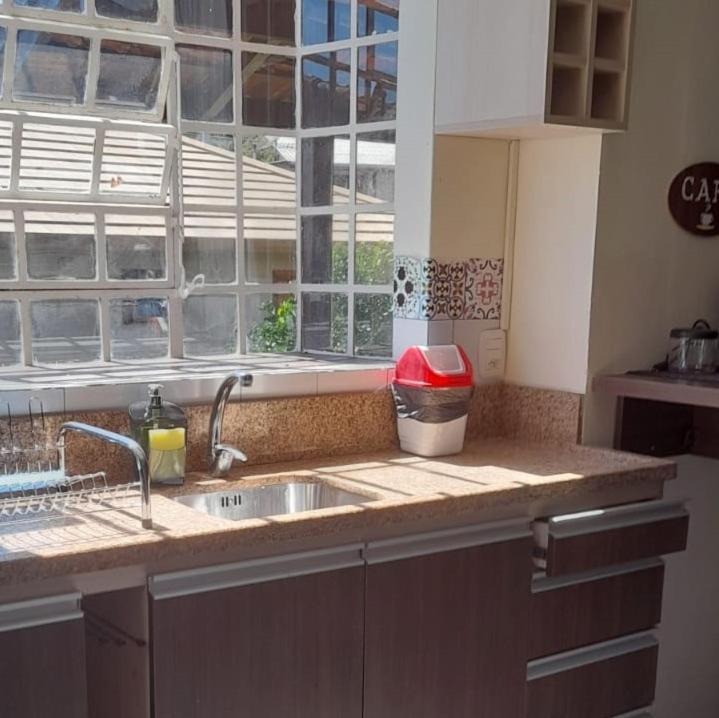Casa Ampla Com Lareira E Churrasqueira 卡内拉 外观 照片