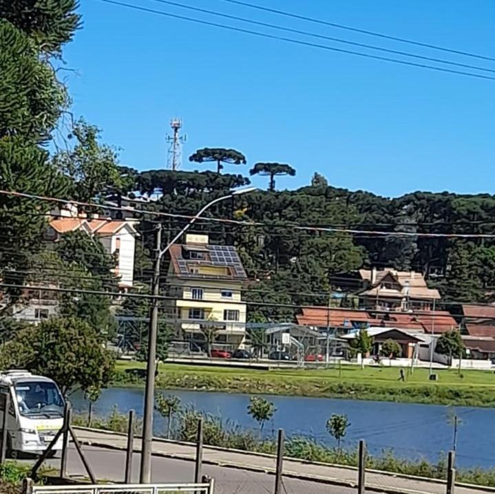 Casa Ampla Com Lareira E Churrasqueira 卡内拉 外观 照片