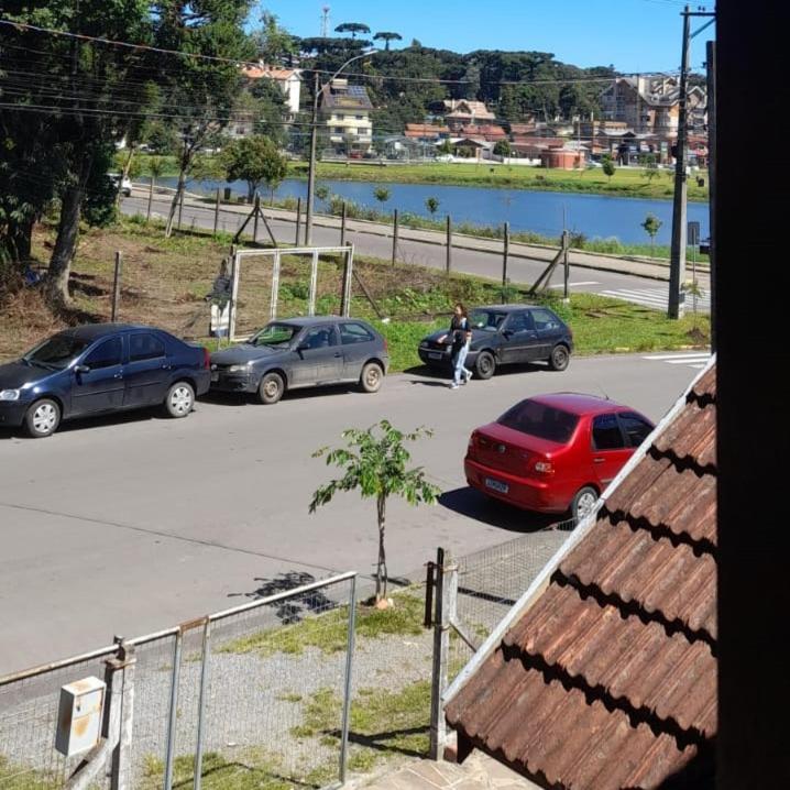 Casa Ampla Com Lareira E Churrasqueira 卡内拉 外观 照片